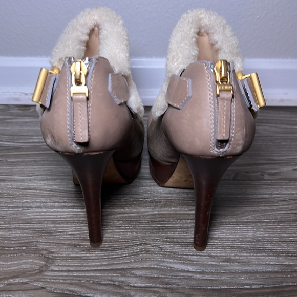 Fendi, tan/taupe suede ankle shoots with shearling wool in size 37 - Picture 4 of 7